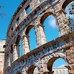 Locazione Turistica Regina\'s House - St Peter